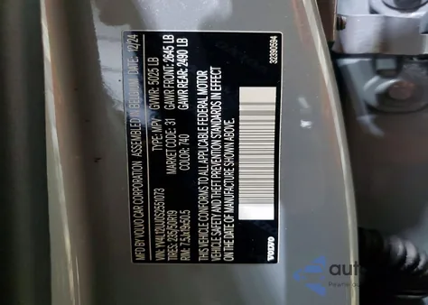 2025 Volvo Xc40 Core z USA, uszkodzony, nr VIN YV4L12UJ0S2551073